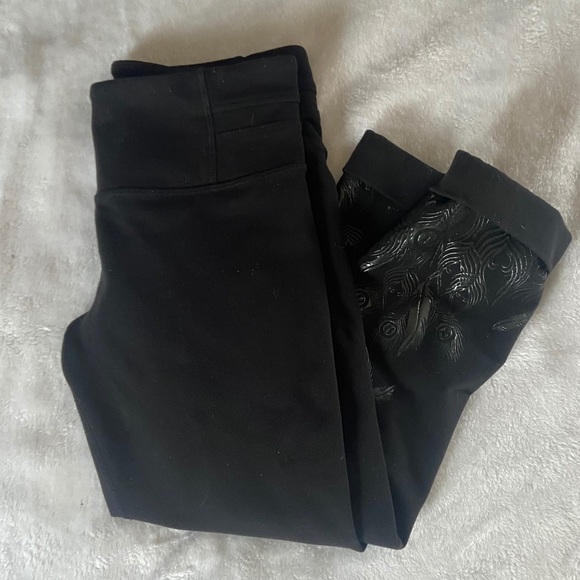 RARE Lululemon Acro Crop Peacock Leggings - Picture 3 of 6